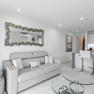 https://mango-la-caleta-1a025.adeje-hotels.com