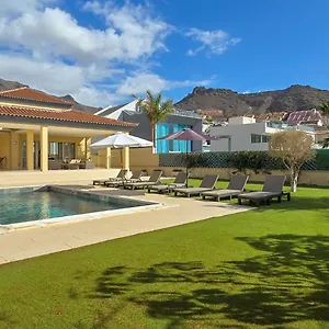 https://5-bedrooms-villa-costa-adeje.adeje-hotels.com